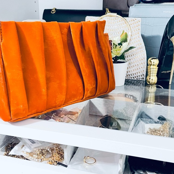 Minimalist Ruched Chain Bag - Picture 2 of 6